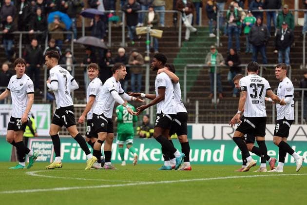 15.11.2025, xrekx, Fussball Regionalliga Suedwest, FC Homburg - SV Sandhausen v.l. (DFL DFB REGULATIONS PROHIBIT ANY USE OF PHOTOGRAPHS as IMAGE SEQUENCES and or QUASI-VIDEO) Homburg