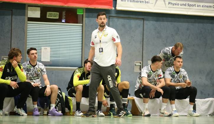 Handball, Saison 2025 2026, 3. Liga, Staffel Nord-Ost, HG Hamburg-Barmbek - SV 04 Plauen-Oberlosa. Trainer Ladislav Brykner (Plauen). Barmbek Hamburg
