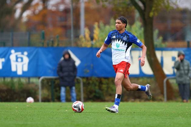 15 Jahnoa Hensel (Hamburger SV U19) Fußball I Junioren I Freundschaftsspiel I Saison 2025-2026 I Hamburger SV U19 - Esbjerg fB U19 I 15.11.2025 I Paul-Hauenschild-Sportanlage