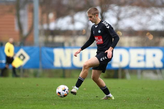 Breki Baldurson (Esbjerg fB U19) Fußball I Junioren I Freundschaftsspiel I Saison 2025-2026 I Hamburger SV U19 - Esbjerg fB U19 I 15.11.2025 I Paul-Hauenschild-Sportanlage