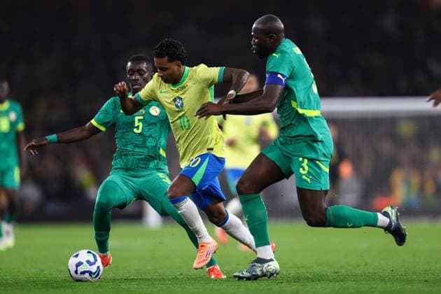 Brazil v Senegal 15 November 2025, London - International Friendly, Länderspiel, Nationalmannschaft - Brazil v Senegal - Idrissa Gana Gueye of Senegal, Rodrygo of Brazil and Kalidou Koulibaly of Senegal - Photo: Jacques Feeney Offside. London UK Copyright: xJacquesxFeeneyx xOffsidexOffside