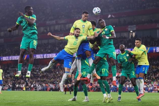 Brazil v Senegal 15 November 2025, London - International Friendly, Länderspiel, Nationalmannschaft - Brazil v Senegal - Gabriel Magalhaes of Brazil heads the ball - Photo: Jacques Feeney Offside. London UK Copyright: xJacquesxFeeneyx xOffsidexOffside