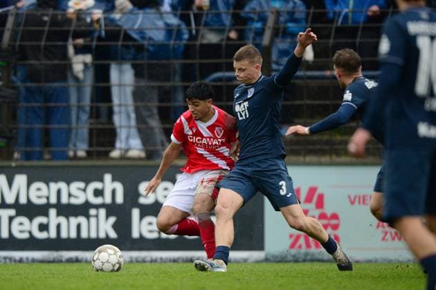 SV Babelsberg 03 - FC Energie Cottbus, Landespokal, Viertelfinale, Saison 25 26, Fussball, 15.11.2025, Potsdam, Foto: Benjamin Feller Can Moustfa (l. Cottbus), Jannis Lang (r. Babelsberg), SV Babelsberg 03 - FC Energie Cottbus, Landespokal Brandenburg, Viertelfinale, Saison 25 26, Fussball, 15.11.2025, Potsdam Potsdam Karl-Liebknecht-Stadion Brandenburg Deutschalnd Copyright: xBenjaminxFellerx