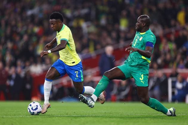 Brazil v Senegal 15 November 2025, London - International Friendly, Länderspiel, Nationalmannschaft - Brazil v Senegal - Vinicius Junior of Brazil and Kalidou Koulibaly of Senegal - Photo: Jacques Feeney Offside. London UK Copyright: xJacquesxFeeneyx xOffsidexOffside