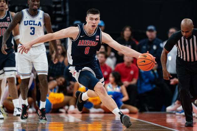 NCAA, College League, USA Basketball: Arizona Wildcats vs UCLA Bruins Arizona Wildcats forward Ivan Kharchenkov (8) corrals a loose ball during a NCAA men™s Hall of Fame Series against the UCLA Bruins, Friday, November 14, 2025, at the Intuit Dome, in Inglewood, CA. The Wildcats defeated the Bruins 69-65. (Jon Endow Image of Inglewood California United States EDITORIAL USE ONLY Copyright: xJonxEndowx JonxEndowx iosphotos385586