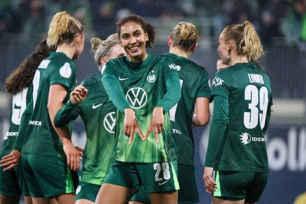 Wolfsburg, Deutschland 15. November 2025: DFB Pokal Frauen - 1 8 Finale - 2025 2026 - VfL Wolfsburg vs. SC Freiburg Im Bild: Torschützin Cora Zicai (VfL) macht das Tor zum 3:0 für Wolfsburg und jubelt DFB regulations prohibit any use of photographs as image sequences and or quasi-video. AOK Stadion Niedersachsen Copyright: xFotostandx xFantinix