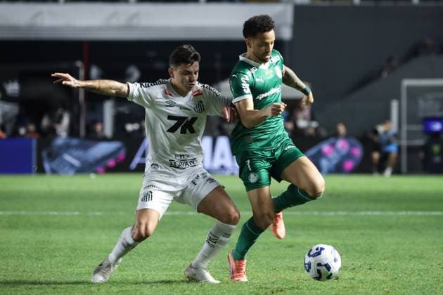 Santos and Palmeiras in the Brazilian Championship Felipe Anderson of Palmeiras during a match against Santos in a rescheduled game from the 13th round of the Brazilian Championship, at Vila Belmiro, on the coast of Sao Paulo, this Saturday, the 15th. SANTOS SAO PAULO BRAZIL Copyright: xMarinaxUezimax