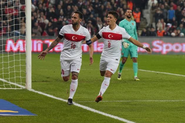 ISTANBUL, TURKEY - NOVEMBER 15: Hakan Calhanoglu of Turkey celebrates after scoring the first goal of his team with Arda Guler (8) during the FIFA World Cup, WM, Weltmeisterschaft, Fussball 2026 qualifier match between Türkiye and Bulgaria at Buyuksehir Belediye Stadium on November 15, 2025 in Bursa, Turkey. Bursa Turkey Copyright: xSeskimphotox Turkey-Bulgaria-151125 (58)