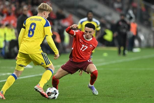 RUBEN VARGAS, Svizzera, DANIEL SVENSSON, Svezia, World Cup 2026 Qualifying, Switzerland-Sweden 4-1, azione, action, contrasto QUALIFICAZIONI MONDIALI 2026 SVIZZERA-SVEZIA 4-1