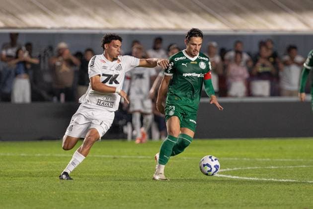 Vila Belmiro SANTOS (BR), 11 15 2025 - Brazilian Championship SANTOS x PALMEIRAS - Raphael Veiga during the match between Santos and Palmeiras, valid for the 13th round of the Brazilian Championship, held at Vila Belmiro, on the evening of Saturday, the 15th. (Photo: Crizam Franca Photo Premium SPP) 30930 (Crizam FranoÂßa, Crizam Franca SPP) Copyright: xCrizamxFranoÂßa,xCrizamxFrancax xSPPx spp-en-CrFrCrFr-crizam_franca_photo_premium_323927