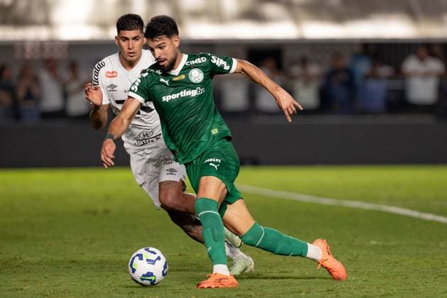 Vila Belmiro SANTOS (BR), 11 15 2025 - Brazilian Championship SANTOS x PALMEIRAS - Flaco Lopez during the match between Santos and Palmeiras, valid for the 13th round of the Brazilian Championship, held at Vila Belmiro, on the night of Saturday, the 15th. (Photo: Crizam Franca Photo Premium SPP) 30930 (Crizam FranoÂßa, Crizam Franca SPP) Copyright: xCrizamxFranoÂßa,xCrizamxFrancax xSPPx spp-en-CrFrCrFr-crizam_franca_photo_premium_323924