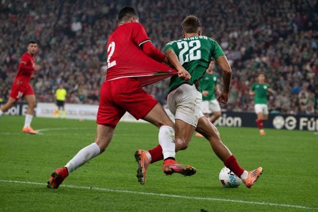 November 15, 2025, Bilbao, Basque Country, Spain: Basque Country s midfielder Hugo Rincon fights for the ball during the friendly football match between Basque Country and Palestine at San Mames Stadium. Bilbao Spain - ZUMAd308 20251115_zsp_d308_042 Copyright: xJuanxCarlosxLucasx