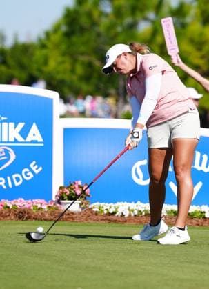 BELLEAIR, FL - NOVEMBER 15: LPGA, Golf Damen golfer Lauren Coughlin plays her tee shot on the 4th hole during the third round of The Annika driven by Gainbridge at Pelican on November 15, 2025, at the Pelican Golf Club in Belleair, Florida. (Photo by Brian Spurlock Icon Sportswire). GOLF: NOV 15 LPGA The ANNIKA EDITORIAL USE ONLY Icon251115100