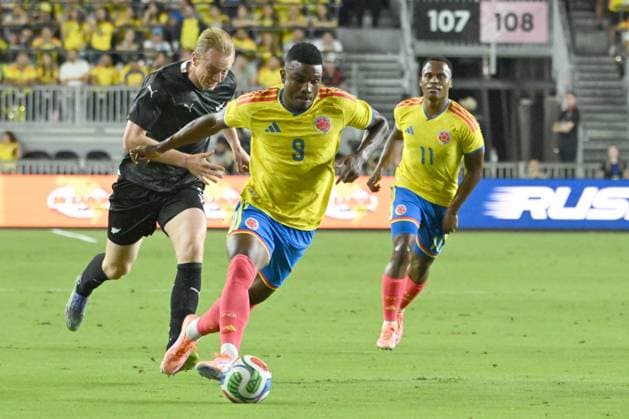 Jhon Cordoba of Colombia controls the ball in a friendly match between the Colombian and New Zealand national teams at Chase Stadium in Fort Lauderdale, Florida, United States, 15 November 2025. International Friendly, Länderspiel, Nationalmannschaft Colombia - New Zealand !ACHTUNG: NUR REDAKTIONELLE NUTZUNG!  Copyright: xGiorgioxVIERAx AME9460 20251116-55018550831_1