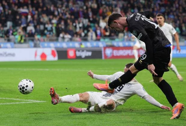 Sport Bilder des Tages (251116) -- LJUBLJANA, Nov. 16, 2025 -- Dion Gallapeni (front R) of Kosovo shoots during the FIFA World Cup, WM, Weltmeisterschaft, Fussball 2026 European qualifiers between Slovenia and Kosovo in Ljubljana, Slovenia, Nov. 15, 2025. (Photo by Xinhua) (SP) SLOVENIA-LJUBLJANA-FIFA WORLD CUP 2026 EUROPEAN QUALIFIERS-SLOVENIA VS KOSOVO ZeljkoxStevanic 