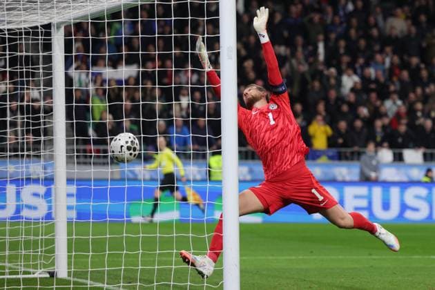 (251116) -- LJUBLJANA, Nov. 16, 2025 -- Goalkeeper Jan Oblak of Slovenia receives an autogoal during the FIFA World Cup, WM, Weltmeisterschaft, Fussball 2026 European qualifiers between Slovenia and Kosovo in Ljubljana, Slovenia, Nov. 15, 2025. (Photo by Xinhua) (SP) SLOVENIA-LJUBLJANA-FIFA WORLD CUP 2026 EUROPEAN QUALIFIERS-SLOVENIA VS KOSOVO ZeljkoxStevanic 