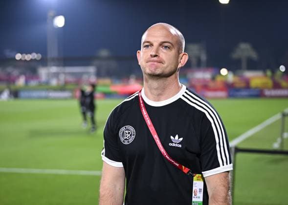 Fussball, Junioren U 17 WM 2025 Doha Katar Sechzehntelfinal 15.11.2025 Spiel 83 Deutschland 0 - 1Burkina Faso Trainer Marc - Patrick Meister (Deutschland) nachdenklich, sein Team scheidet aus dem Turnier aus