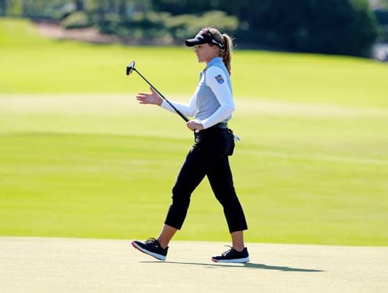 BELLEAIR, FL - NOVEMBER 15: LPGA, Golf Damen golfer Brooke Henderson putts on the 7th hole during the third round of The Annika driven by Gainbridge at Pelican on November 15, 2025, at the Pelican Golf Club in Belleair, Florida. (Photo by Brian Spurlock Icon Sportswire). GOLF: NOV 15 LPGA The ANNIKA EDITORIAL USE ONLY Icon251115130