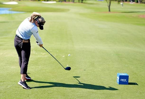 BELLEAIR, FL - NOVEMBER 15: LPGA, Golf Damen golfer Brooke Henderson plays her tee shot on the 8th hole during the third round of The Annika driven by Gainbridge at Pelican on November 15, 2025, at the Pelican Golf Club in Belleair, Florida. (Photo by Brian Spurlock Icon Sportswire). GOLF: NOV 15 LPGA The ANNIKA EDITORIAL USE ONLY Icon251115133