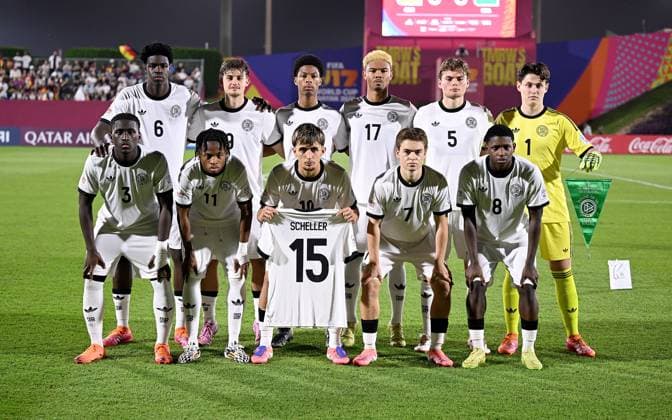 Fussball, Junioren U 17 WM 2025 Doha Katar Sechzehntelfinal 15.11.2025 Spiel 83 Deutschland - Burkina Faso Teamfoto Deutschland, v. li. hinten, Mussa Kaba, Alexander Staff, Nebe Sirak Domnic, Maik Afri Akumu, Ben Hawighorst, Torwart Marcello Trippel , v. li., unten, Osman Mohamed Turay, Wisdom Mike, Eba Bekir Is , Benjamin Ley, Jeremiah Dennit Mensah