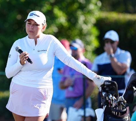 BELLEAIR, FL - NOVEMBER 15: LPGA, Golf Damen Hall of Fame golfer Alex Pano demonstrates at a kid™s golf clinic on the practice range during the third round of The Annika driven by Gainbridge at Pelican on November 15, 2025, at the Pelican Golf Club in Belleair, Florida. (Photo by Brian Spurlock Icon Sportswire). GOLF: NOV 15 LPGA The ANNIKA EDITORIAL USE ONLY Icon251115155