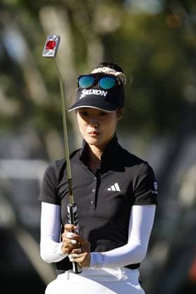 November 15, 2025, Belleair, Florida, USA: Grace Kim waits for her shot on the 12th green during round three of the Annika LPGA, Golf Damen tournament on Saturday, Nov. 15, 2025 in Belleair. Belleair USA - ZUMAs70_ 20251115_zan_s70_006 Copyright: xLuisxSantanax Belleair USA - ZUMA0840 20251115_zan_s70_006 Copyright: xIMAGO LuisxSantanax