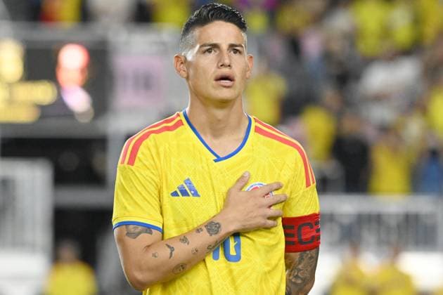 James Rodriguez of Colombia sings the anthem in a friendly match between the Colombian and New Zealand national teams at Chase Stadium in Fort Lauderdale, Florida, United States, 15 November 2025. International Friendly, Länderspiel, Nationalmannschaft Colombia - New Zealand !ACHTUNG: NUR REDAKTIONELLE NUTZUNG!  Copyright: xGiorgioxVierax AME9479 20251116-55018550832_1