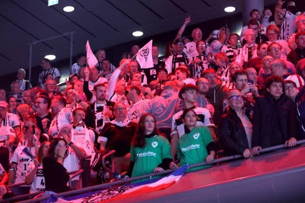 DEU, DHB, 1.HBL, Fuechse Berlin vs. THW Kiel, 15.11.2025, Max-Schmeling-Halle, Berlin, DEU, DHB, 1.HBL, Fuechse Berlin vs. THW Kiel, im Bild Kieler-Fanblock