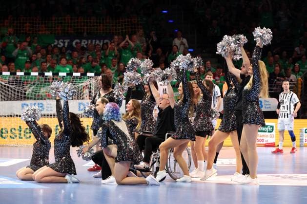 DEU, DHB, 1.HBL, Fuechse Berlin vs. THW Kiel, 15.11.2025, Max-Schmeling-Halle, Berlin, DEU, DHB, 1.HBL, Fuechse Berlin vs. THW Kiel, im Bild Dance de Lux