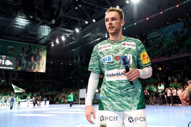 DEU, DHB, 1.HBL, Fuechse Berlin vs. THW Kiel, 15.11.2025, Max-Schmeling-Halle, Berlin, DEU, DHB, 1.HBL, Fuechse Berlin vs. THW Kiel, im Bild Mathias Gidsel (Fuechse Berlin 19), mit Mikrophon