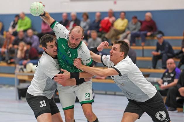 Handball - OL Hessen - HSG Goldstein Schwanheim - HSG Linden - 15.11.25, Klein, Johannes (Linden), Fäth, Steffen (Goldstein), Werner, Torben (Linden), -