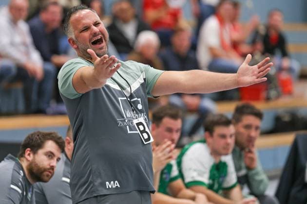 Handball - OL Hessen - HSG Goldstein Schwanheim - HSG Linden - 15.11.25, Trainer Moritz Adler (Goldstein), -