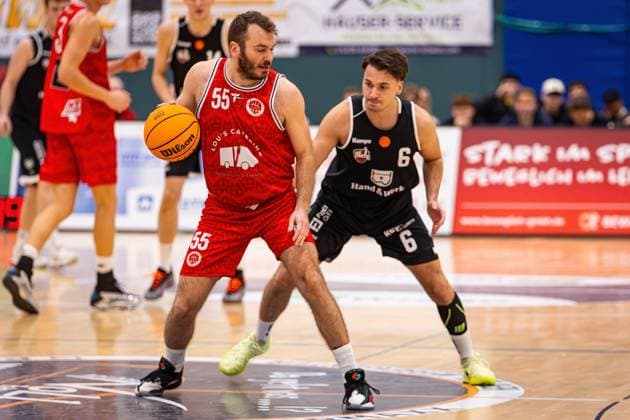 15.11.2025, xovx, Basketball Regionalliga Südwest, Lich Basketball - MTV Stuttgart v.l. Luka Milovac (MTV Stuttgart), Orkun Mehmed (Lich Basketball) Lich Sporthalle Dietrich-Bonhoeffer-S Hessen Deutschland (DE)