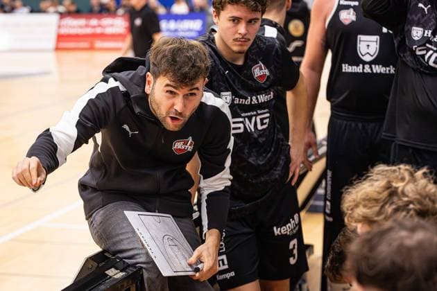 15.11.2025, xovx, Basketball Regionalliga Südwest, Lich Basketball - MTV Stuttgart Trainer Lucas Nasev (Lich Basketball) Lich Sporthalle Dietrich-Bonhoeffer-S Hessen Deutschland (DE)