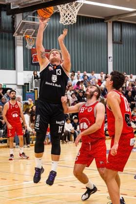 15.11.2025, xovx, Basketball Regionalliga Südwest, Lich Basketball - MTV Stuttgart v.l. Vasileios Lampropoulos (MTV Stuttgart), Johannes Lischka (Lich Basketball), Luka Milovac (MTV Stuttgart), Erjon Panxhaj (MTV Stuttgart) Lich Sporthalle Dietrich-Bonhoeffer-S Hessen Deutschland (DE)