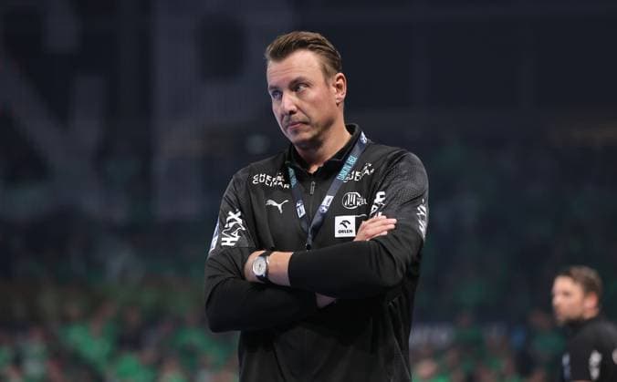 Trainer Filip Jicha nachdenklich Aktion Oberkörper Handball HBL Bundesliga Herren 12. Spieltag Saison 2025 2026 15.11.2025 Füchse Berlin vs THW Kiel