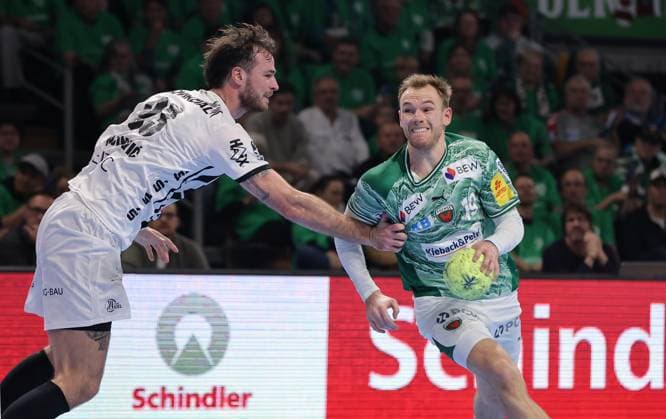 Veron Nacinovic im Zweikampf mit Mathias Gidsel Aktion Spielszene Handball HBL Bundesliga Herren 12. Spieltag Saison 2025 2026 15.11.2025 Füchse Berlin vs THW Kiel