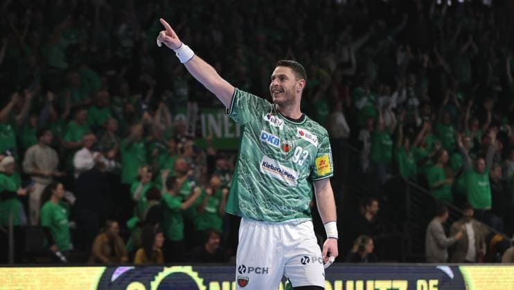 Mijajlo Marsenic jubelt nach Spielende Freude Emotion Jubel Schlußjubel Handball HBL Bundesliga Herren 12. Spieltag Saison 2025 2026 15.11.2025 Füchse Berlin vs THW Kiel