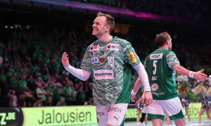 Mathias Gidsel, Max Darj jubelt nach Spielende Freude Emotion Jubel Schlußjubel Handball HBL Bundesliga Herren 12. Spieltag Saison 2025 2026 15.11.2025 Füchse Berlin vs THW Kiel