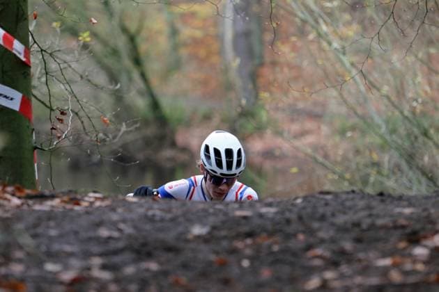 Stevens Cyclo-Cross-Cup. Elite-Feld, Masters und Junioren auf der Strecke Am Butterberg in Elmshorn.