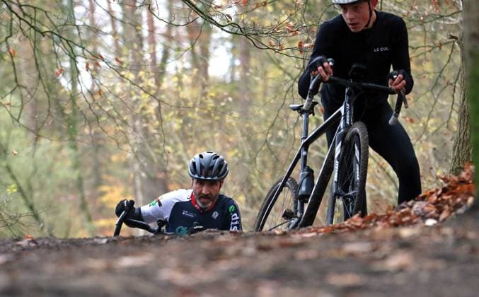Stevens Cyclo-Cross-Cup. Elite-Feld, Masters und Junioren auf der Strecke Am Butterberg in Elmshorn.