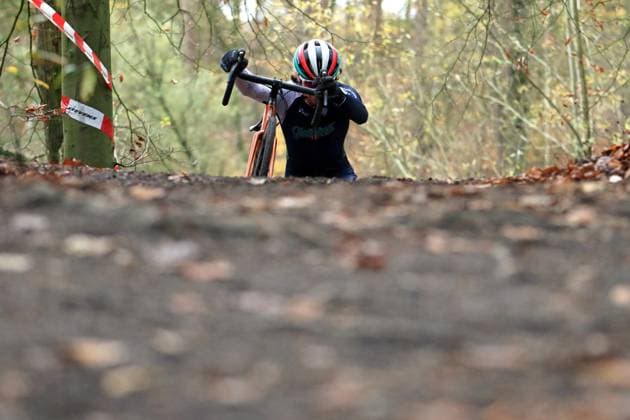 Stevens Cyclo-Cross-Cup. Elite-Feld, Masters und Junioren auf der Strecke Am Butterberg in Elmshorn.