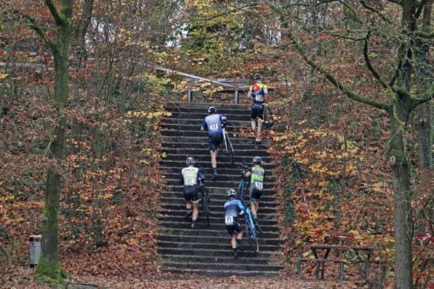 Sport Bilder des Tages Stevens Cyclo-Cross-Cup. Elite-Feld, Masters und Junioren auf der Strecke Am Butterberg in Elmshorn.