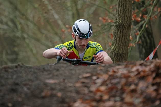 Stevens Cyclo-Cross-Cup. Elite-Feld, Masters und Junioren auf der Strecke Am Butterberg in Elmshorn.