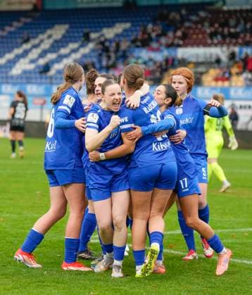 16.11.2025, Hänsch-Arena, Meppen, GER, 2. Bundesliga, Frauen: SV Meppen vs Viktoria Berlin, Jubel nach 1:0, Elfmeter von Anouk Blaschka (SV Meppen 10), Mitte DFL REGULATIONS PROHIBIT ANY USE OF PHOTOGRAPHS AS IMAGE SEQUENCES AND OR QUASI-VIDEO. Meppen Niedersachsen Deutschland Hänsch-Arena