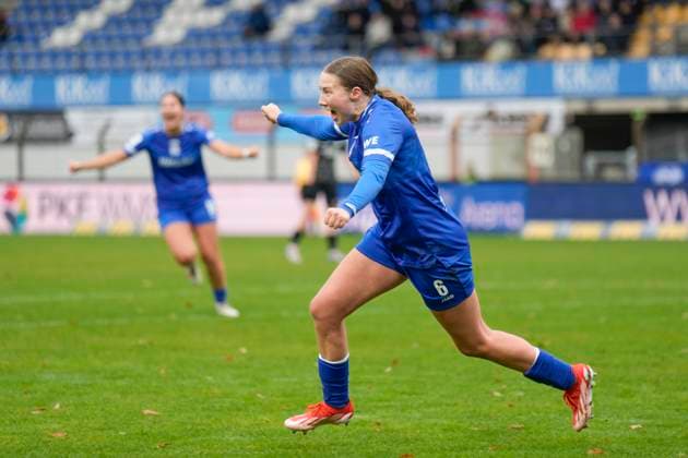16.11.2025, Hänsch-Arena, Meppen, GER, 2. Bundesliga, Frauen: SV Meppen vs Viktoria Berlin, Laura Bröring (SV Meppen 6) jubelt nach ihrem 2:0-Tor DFL REGULATIONS PROHIBIT ANY USE OF PHOTOGRAPHS AS IMAGE SEQUENCES AND OR QUASI-VIDEO. Meppen Niedersachsen Deutschland Hänsch-Arena