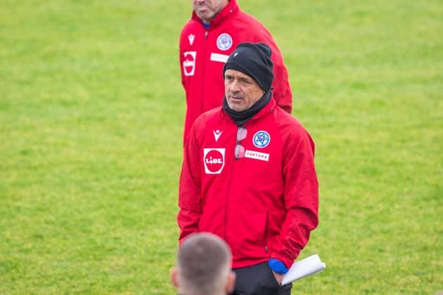 GERMANY SLOVAKIA national team, Nationalteam TRAINING Head coach of Slovakia Francesco Calzona during training ahead of European qualifier of FIFA World Cup, WM, Weltmeisterschaft, Fussball 2026 football match between Slovakia and Germany. Senec, Slovakia, November 16, 2025. Copyright: xx 080A8880