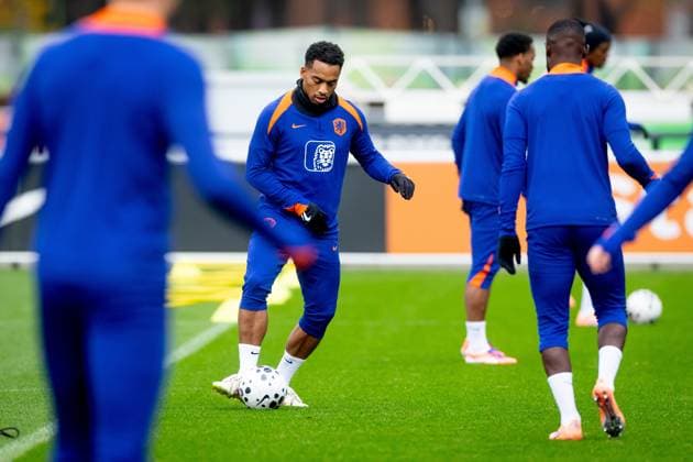 ZEIST - Quinten Timber during the Dutch national football team s training session at the KNVB Campus, ahead of the World Cup qualifier against Lithuania. ANP IRIS VAN DEN BROEK xVIxANPxSportx xxANPxIVx 542243920 originalFilename: 542243920.jpg