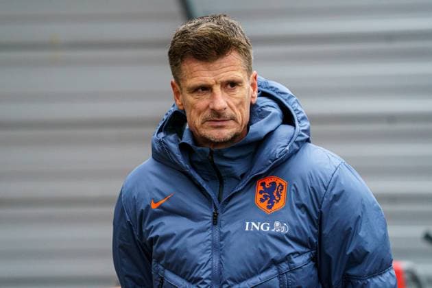 2025-11-16 Training session of the Netherlands national team, Nationalteam ZEIST, NETHERLANDS - NOVEMBER 16: assistant coach Wim Jonk of Netherlands looks on during the Training session of the Netherlands national team at KNVB Campus on November 16, 2025 in Zeist, Netherlands. Zeist KNVB Campus Netherlands Content not available for redistribution in The Netherlands directly or indirectly through any third parties. Copyright: xGabrielxCalvinoxAlonsox
