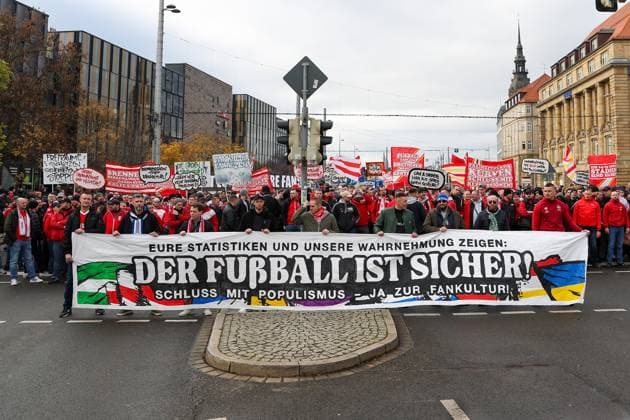 Fandemo am 16.11.2025 in Leipzig - Der Fußball ist sicher Eure Statistiken und unsere Warnhemnung zeigen - Der Fußball ist sicher - Schluss mit Populismus - Ja zur Fankultur Demo